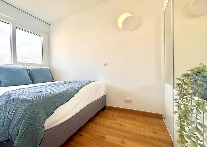 Charming 2-rooms - Walk To Beach, Near Monaco & Menton Apartament *