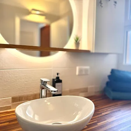 Apartment Charming 2-rooms - Walk To Beach, Near Monaco & Menton *