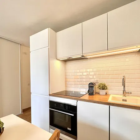 Charming 2-rooms - Walk To Beach, Near Monaco & Menton *